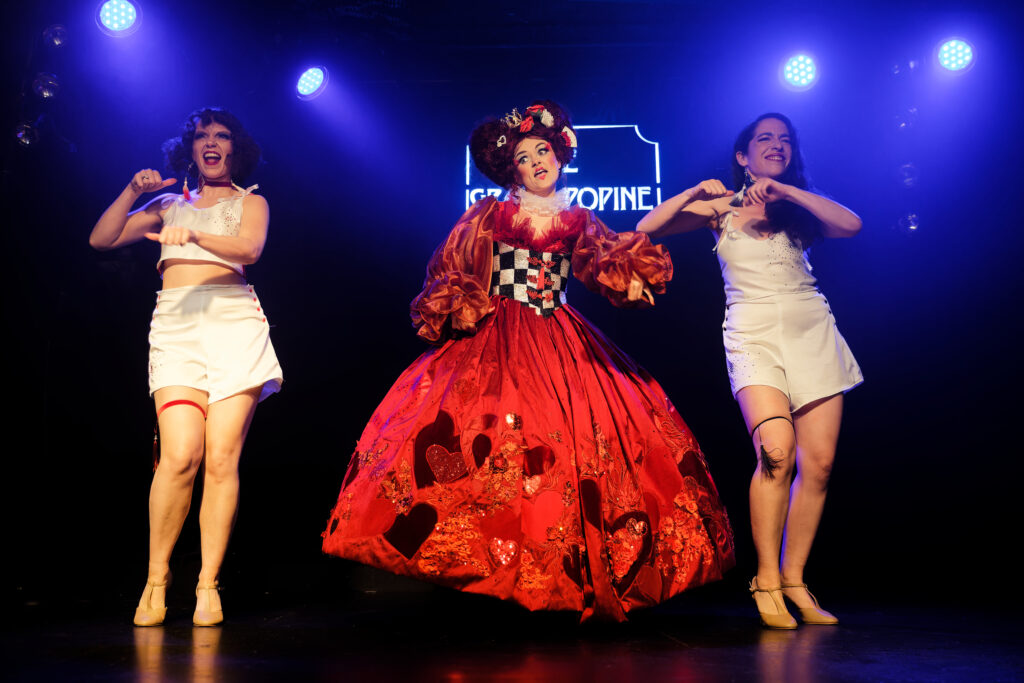 Spectacle burlesque