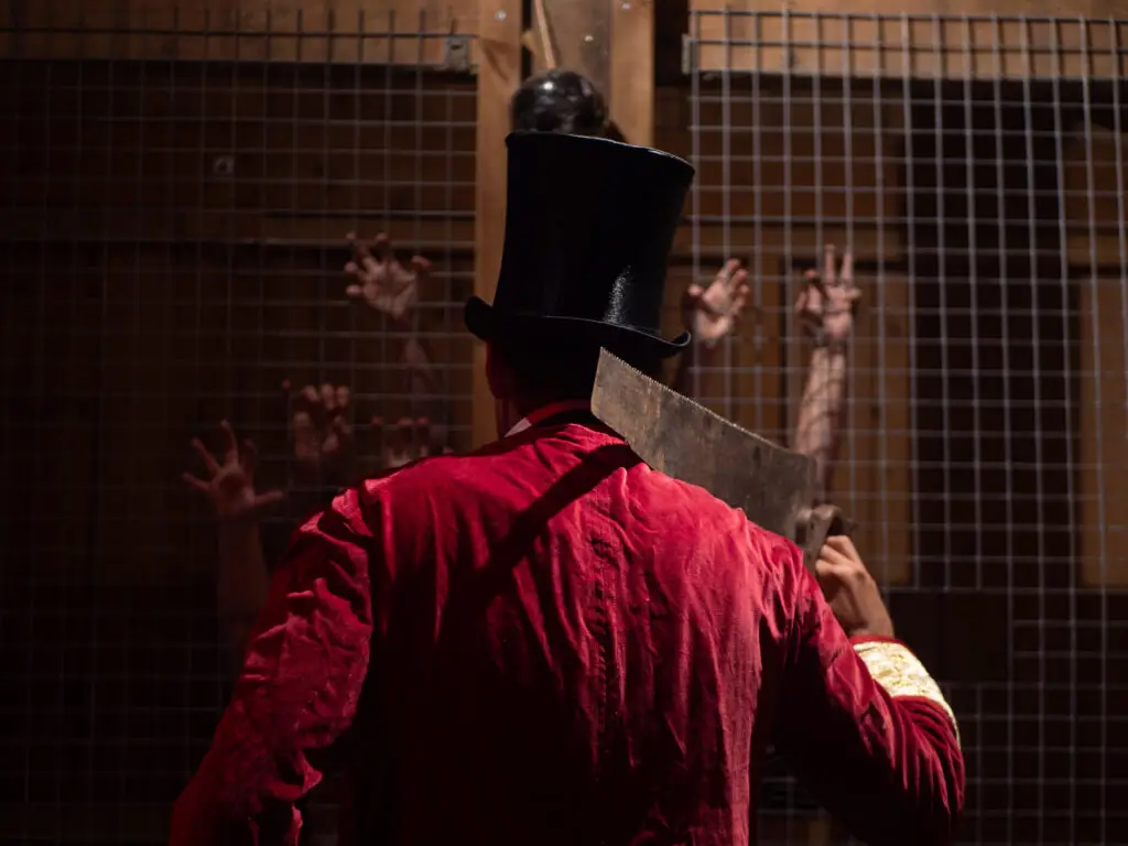 Comédien spectacle immersif épouvante le carrousel sanglant